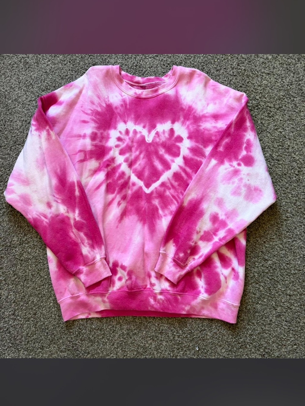 Urban outfitters pink tie dye heart crewneck 
Size S/M
